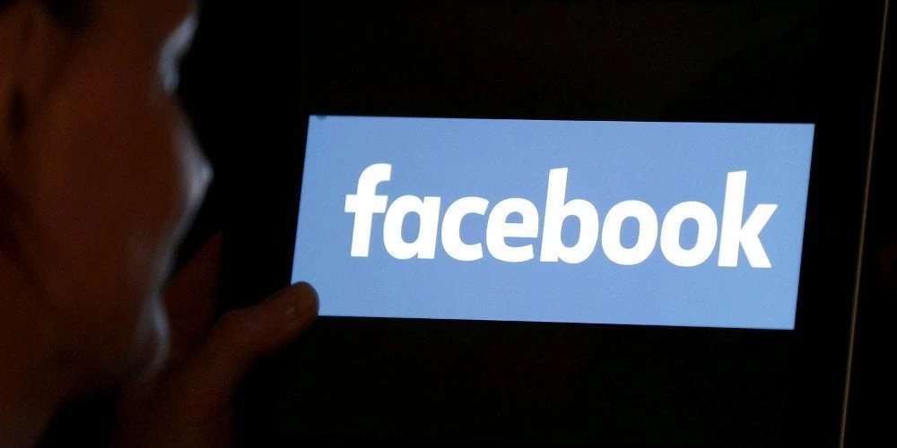 Το Facebook κάνει «φύλλο και φτερό» τον Τζόρτζ Σόρος